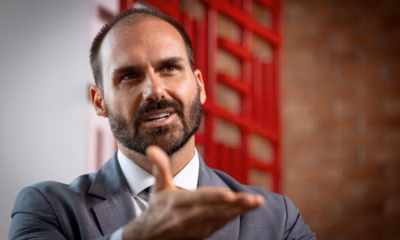 Eduardo Bolsonaro se pronuncia sobre indiciamento dele e do pai