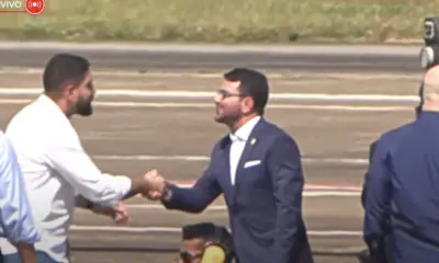 Gladson chega ao aeroporto para recepcionar presidente Lula no Acre