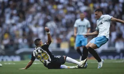 Grêmio vira sobre o Atlético-MG por 3 a 1 e respira no Brasileirão