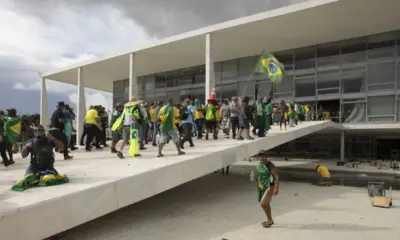 Atlas/Bloomberg: 51,2% são contra anistia; 46,9%, a favor
