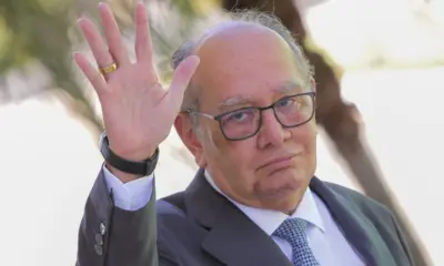 Em mensagem, Bolsonaro pediu a Eduardo para evitar críticas a Gilmar