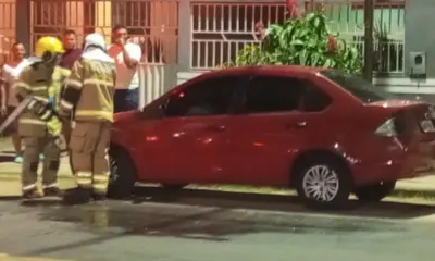 Princípio de incêndio atinge carro em Cruzeiro do Sul