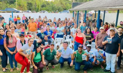 Tio Pablo entrega colares de girassol e destaca leis de inclusão na APAE de Plácido de Castro.