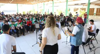 No Dia do Estudante, alunos da Marina Vicente recebem show étnico-racial