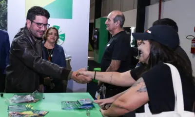 Governador prestigia estande do Acre no Salão do Turismo, em São Paulo