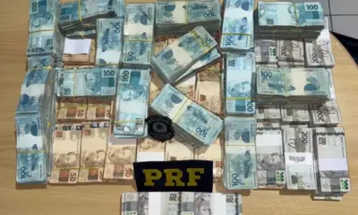PRF apreende quase R$ 1 milhão em carro durante fiscalização em Roraima