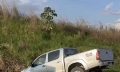 Mais um carro sai da pista ao passar por buraco na BR-364