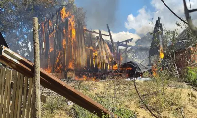 Incêndio destrói casa em Epitaciolândia; mãe e filhos escapam