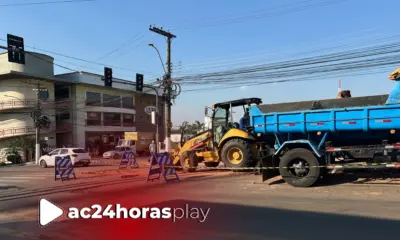 Parte da rua Floriano Peixoto é interditada devido à manutenção do Saerb