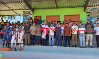 Petecão inaugura arquibancada de R$ 300 mil no estádio da Samaúma