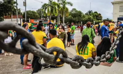 Ato em apoio a Bolsonaro reúne centenas no centro de Rio Branco