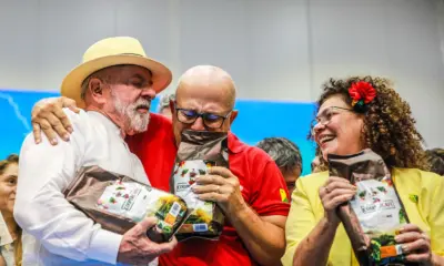 Produtor chora ao entregar café para Lula: “R$ 40 milhões investidos”, lembra Perpétua