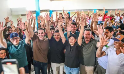André Vale comemora o Dia dos Pais na zona rural de Cruzeiro do Sul ao lado de Mailza