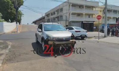 Motociclista de aplicativo e passageira ficam feridos em colisão entre carro e moto