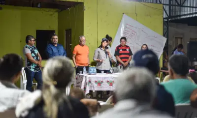 Afonso e Mailza dialogam com moradores do Quixadá para recuperação da estrada