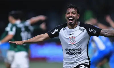 Com expulsão precoce, Corinthians domina Palmeiras e segue na Copa do Brasil