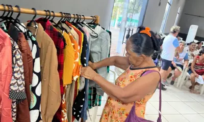 Juntos Pelo Acre entrega 3 mil peças de roupas para mulheres em Xapuri