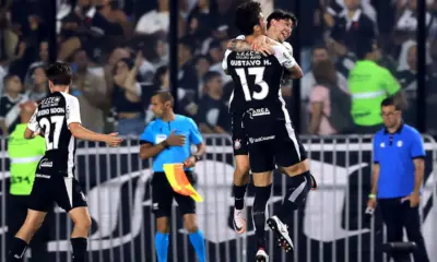Corinthians surpreende Vasco fora de casa e volta a vencer no Brasileirão