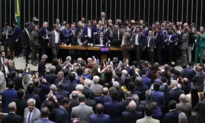 Após obstrução de Plenário, Hugo Motta abre sessão e pede respeito
