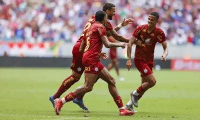 Sob olhares de Ancelotti, Bahia vence o Santos pelo Brasileirão