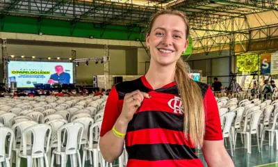 Em evento de Zico, “Russa do Acre” revela amor à primeira vista pelo Flamengo