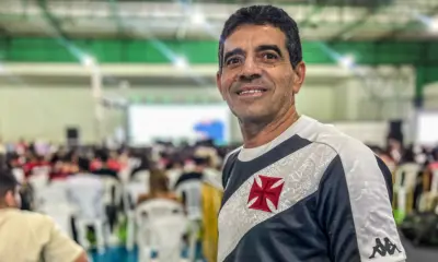 Vascaíno vai à palestra de Zico no Acre e diz: “ídolo de todo mundo”