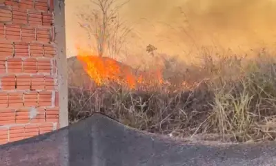 Incêndio no bairro Floresta Sul mobiliza Corpo de Bombeiros em Rio Branco