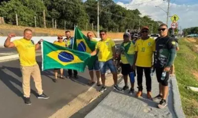 Movimento em favor de Bolsonaro reúne menos de 10 pessoas em Cruzeiro do Sul|