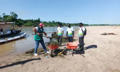 Cinco toneladas de lixo são retiradas de praias no Rio Juruá