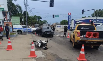 Carro colide contra motocicleta em Cruzeiro do Sul e homem vai parar o no PS