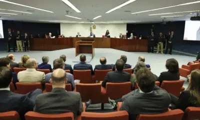 STF terá sessões extras para julgamento de Bolsonaro
