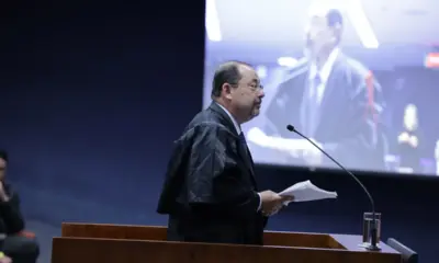 Pena de 30 anos não é natural e absolvição é imperiosa, diz defesa de Bolsonaro