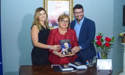 Livro com a história do ex-governador Orleir Cameli é lançado com grande público