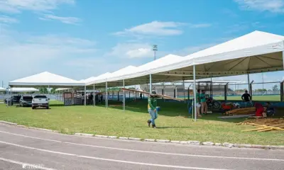 Estrutura do Festival do Coco é montada no Complexo Esportivo Totão, em Mâncio Lima