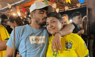 Evoney Fernandes joga sinuca no Tonheiros Bar, em Rio Branco