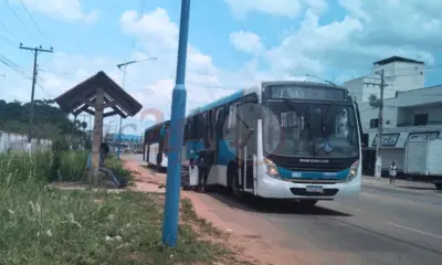 Ônibus da Ricco apresenta falha na região do Vila Acre, em Rio Branco