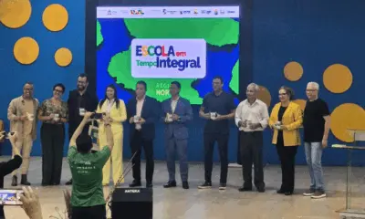 Gestores de Brasiléia participam de seminário sobre escola em tempo integral