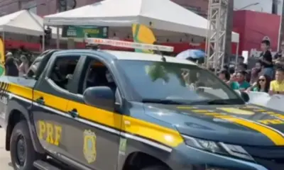 Com presença de crianças, PRF exibe viaturas no desfile da Independência