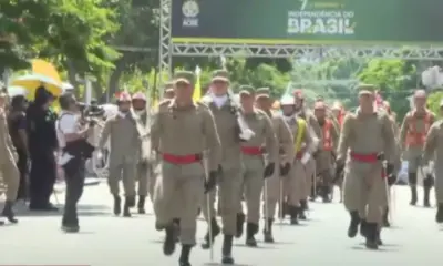 Desfile do Corpo de Bombeiros apresenta corporação na capital do Acre