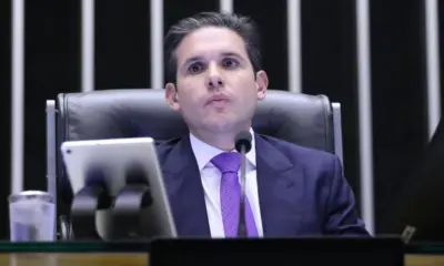Câmara barra pedido da oposição para Eduardo Bolsonaro ser líder da minoria