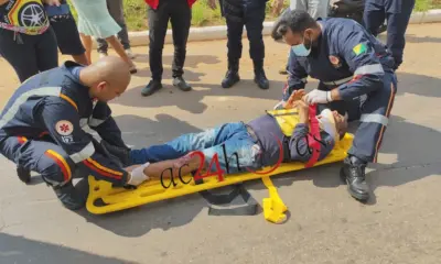 Trabalhador sofre acidente após sacola prender no guidão de moto