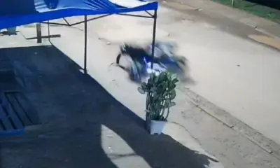 Vídeo registra acidente de moto em Manoel Urbano; jovem escapa ileso