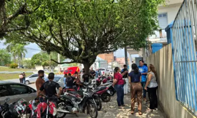 Prédio é evacuado após barulho e lajotas quebrarem em Cruzeiro do Sul