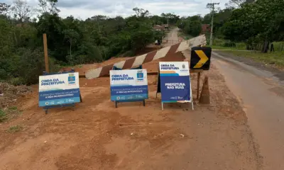 Trecho da Estrada do Quixadá sofre desbarrancamento