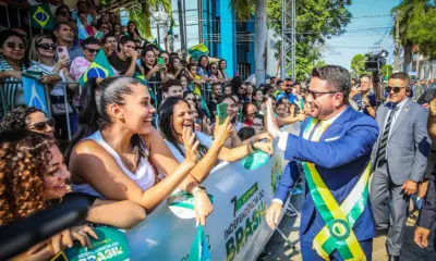 Sob aplausos, Gladson conduz último desfile da Independência como governador: “futuro a Deus pertence”