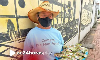Idosa vende amendoim nos semáforos de Rio Branco e sonha em voltar ao Piauí