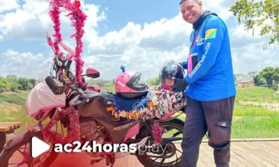 Motorista por aplicativo vira destaque nas ruas de Rio Branco com moto personalizada