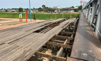 Passarela da ponte metálica segue oferecendo risco a pedestres