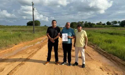 Cristiano e Keleu levam demanda ao deputado Clodoaldo sobre tapa-buraco nos ramais 2 e 3