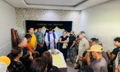 Jorge comparece ao velório de Monteirinho: “Tua amizade foi um privilégio”
